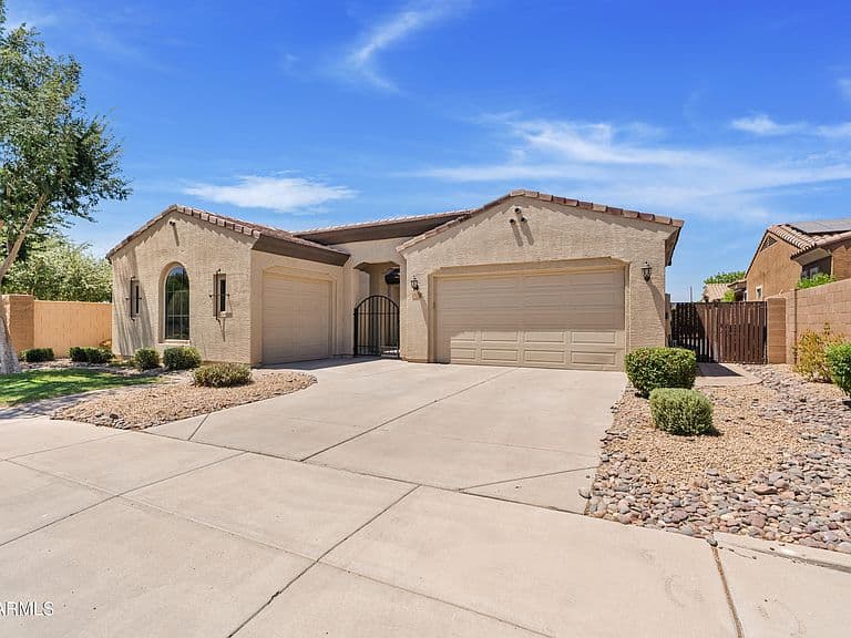 2524 E HONEYSUCKLE Place photo 2