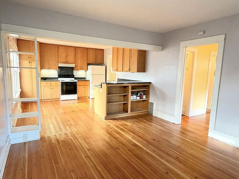 523 S 6th Ave photo 4