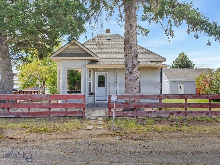 2726 Walnut St photo 1
