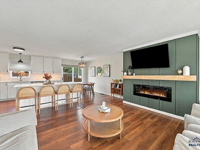 2936 Country Club Dr photo 2