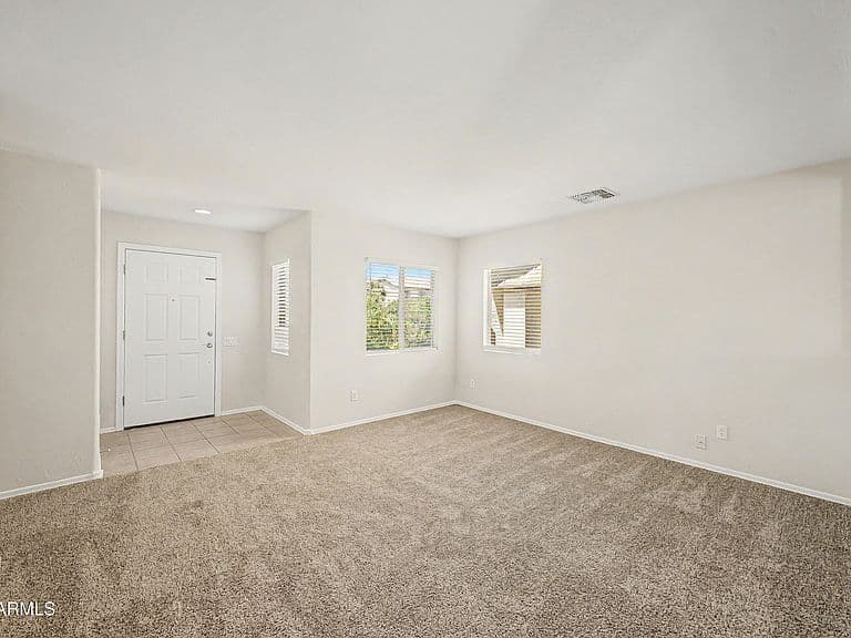1441 E CHRISTOPHER Street photo 3