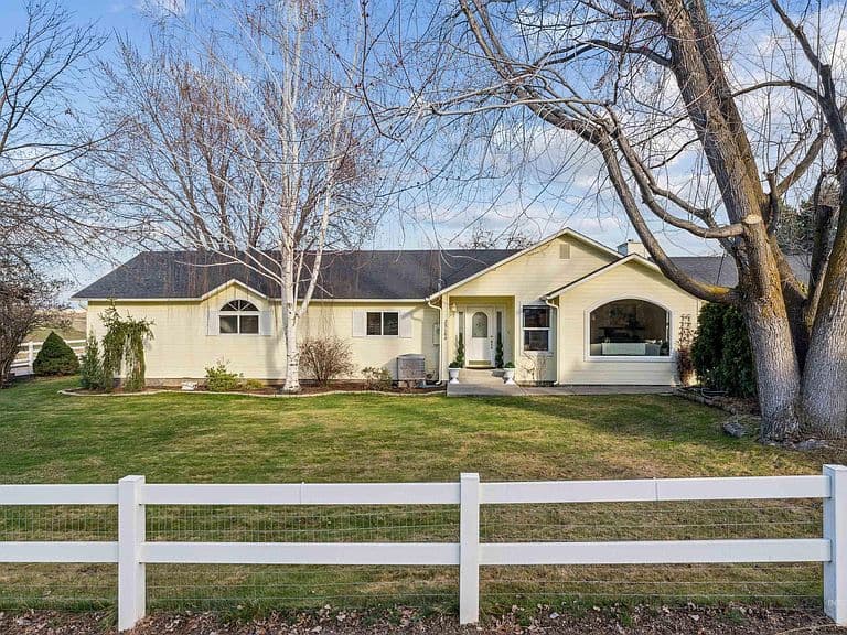 25164 Lansing Ln photo 1