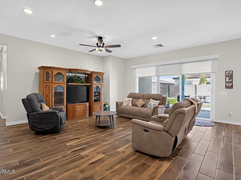 3228 E SADDLETREE Way photo 4