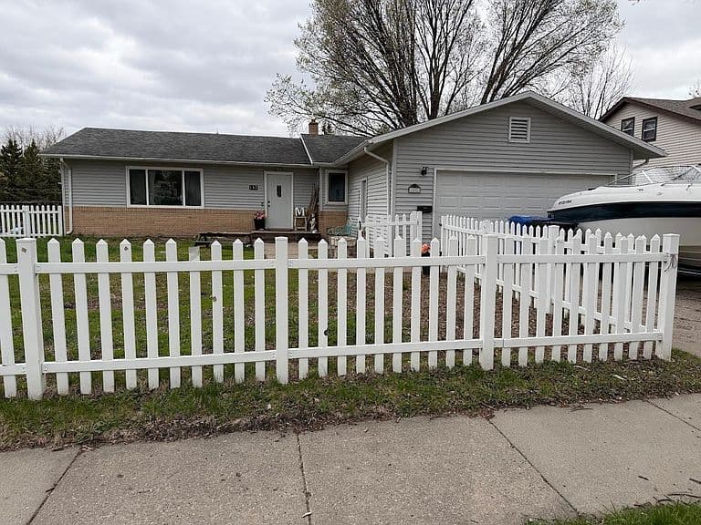102 21st Ave N photo 1