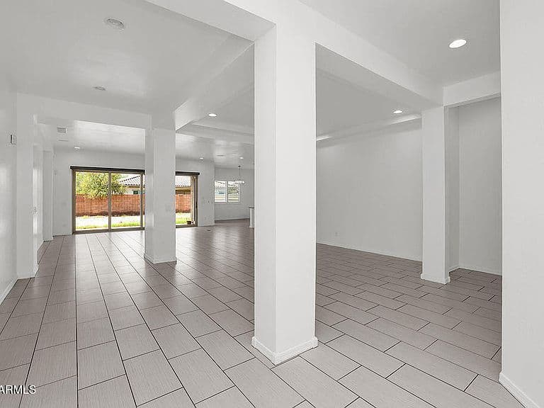 4944 S FOREST Avenue photo 4