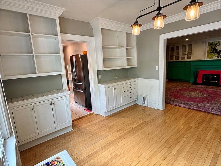 204 Avenue F photo 4
