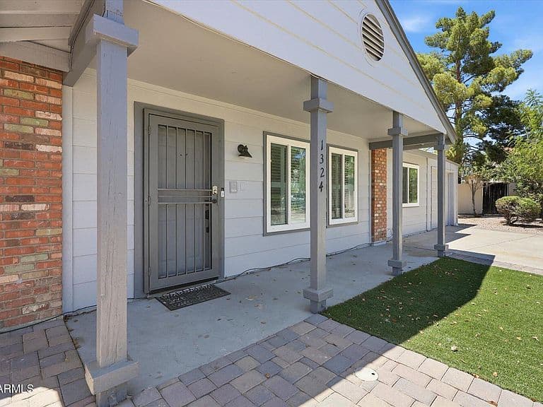 1324 N JENTILLY Court photo 4