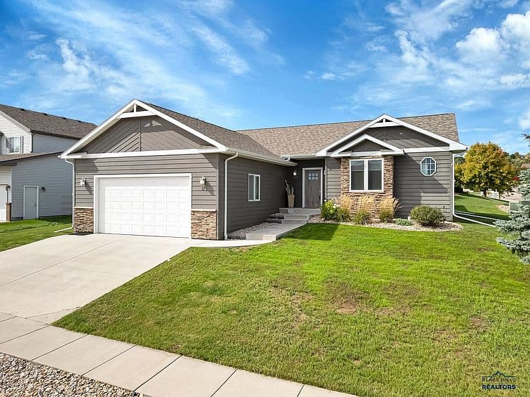173 Savoy Cir photo 1