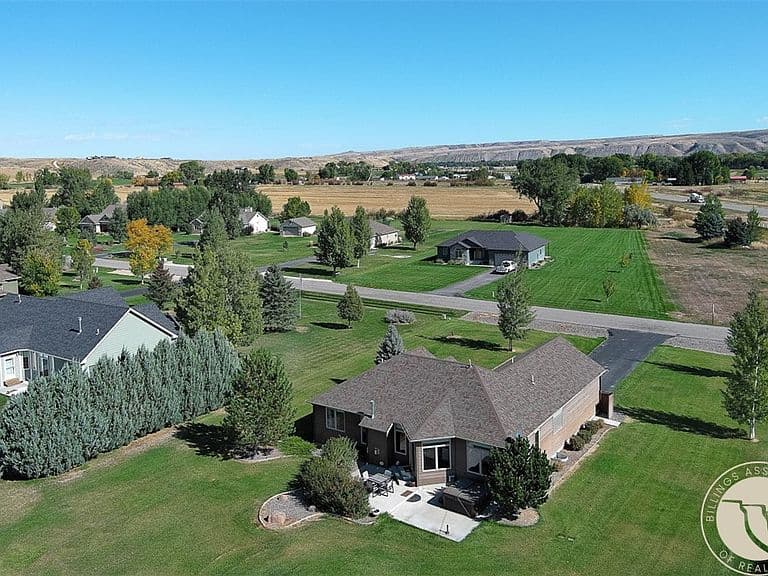9 Bridle Trails Dr photo 2
