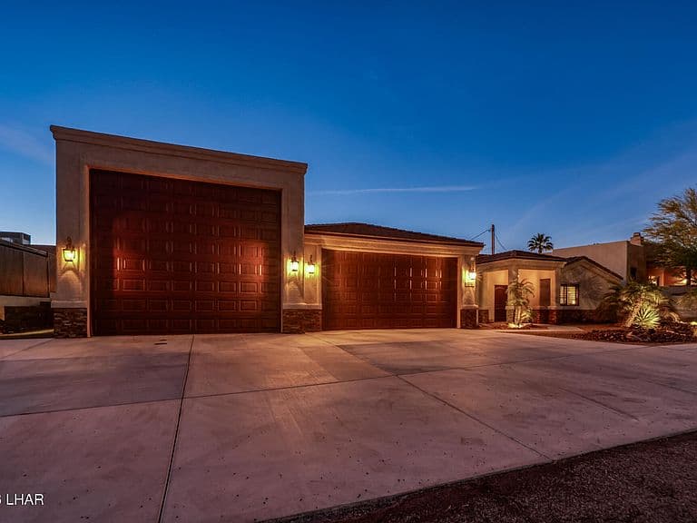 3701 Lost Dutchman Dr photo 2