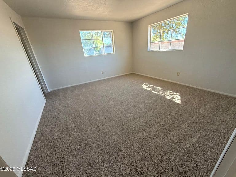 2817 N Walnut Ave photo 4