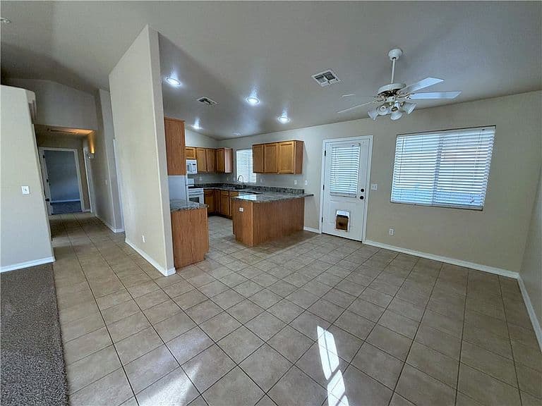 2707 Harrod Avenue photo 2