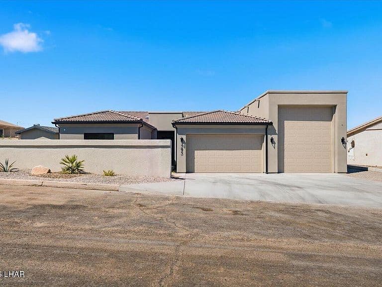 595 Manzanita Dr photo 4