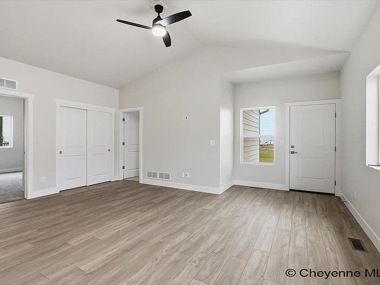 5823 Liz Ranch Rd photo 4