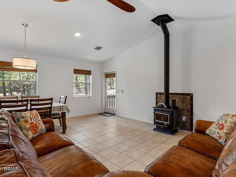 921 E Lauren Ct photo 3