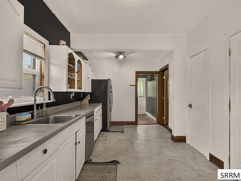 405 1st W photo 5