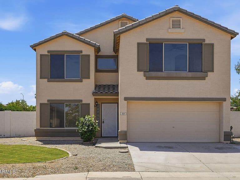 221 E INGLEWOOD Street photo 1