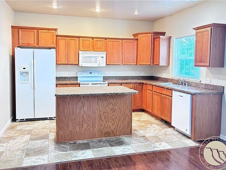 1404 Twin Oaks Dr photo 4