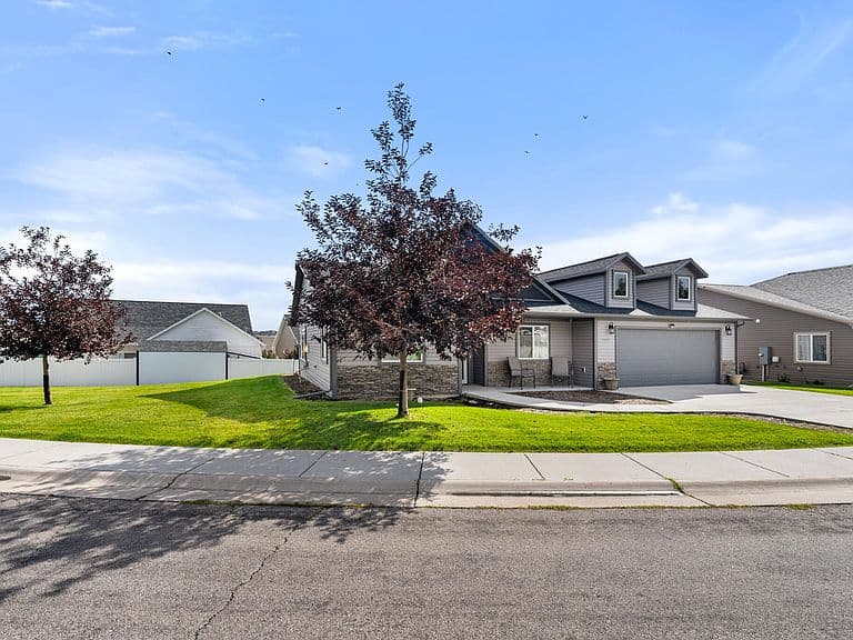 2347 Aspen Grove Dr photo 2