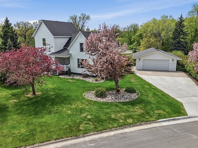 1323 S River Dr photo 1
