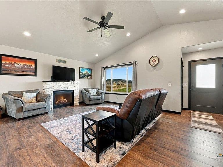 3413 Joseph St photo 2