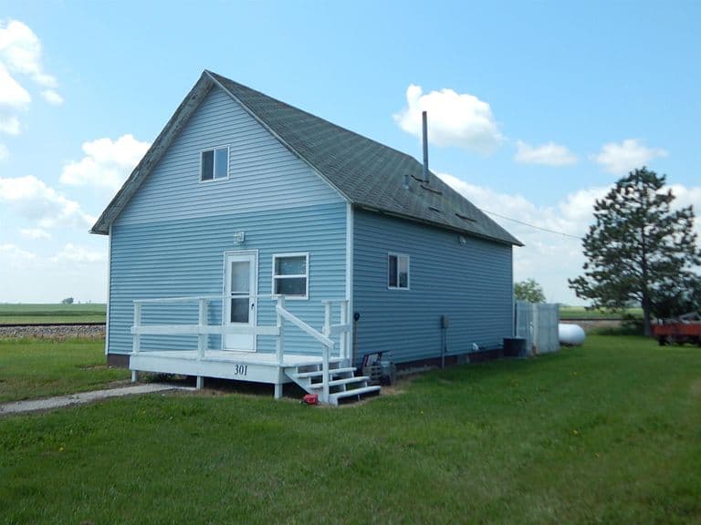 301 3rd Ave W photo 1
