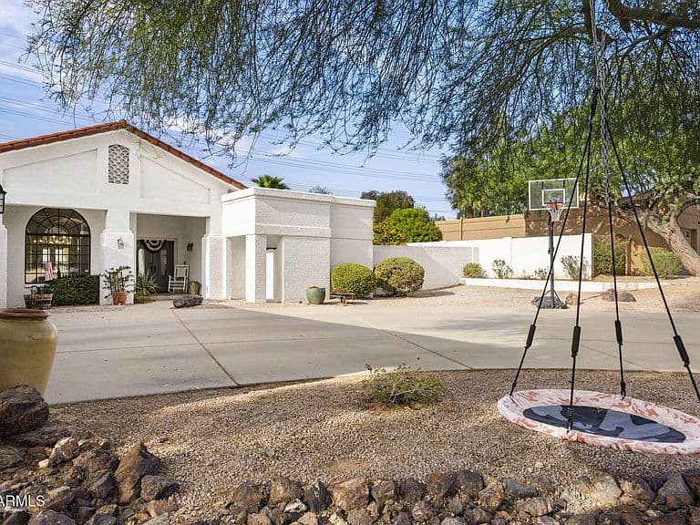 10452 E CANNON Drive photo 2