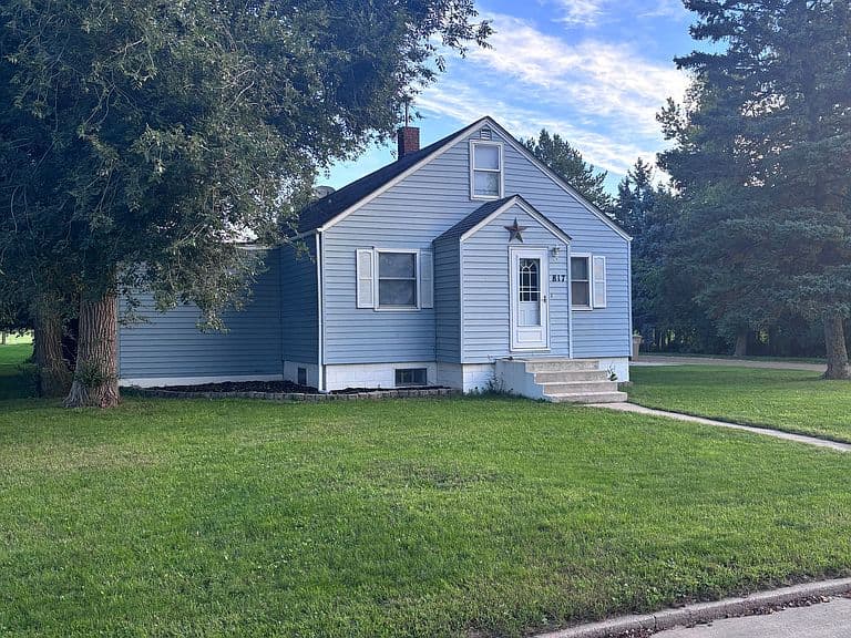 817 9th Ave NE photo 2