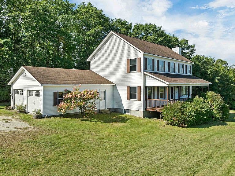 952 Plains Road photo 3