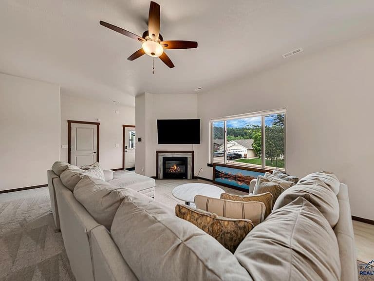 5920 Bendt Dr photo 3