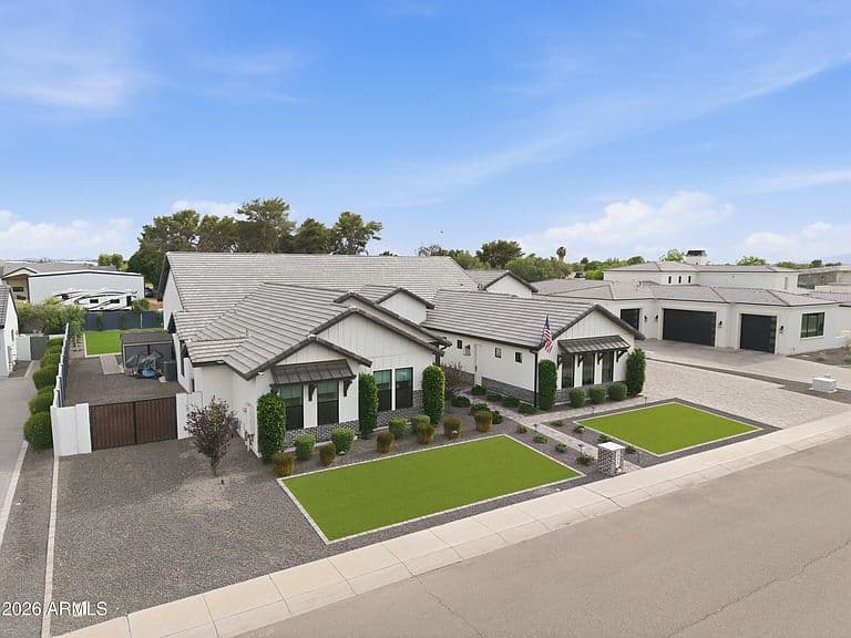 1371 E KINGBIRD Place photo 3