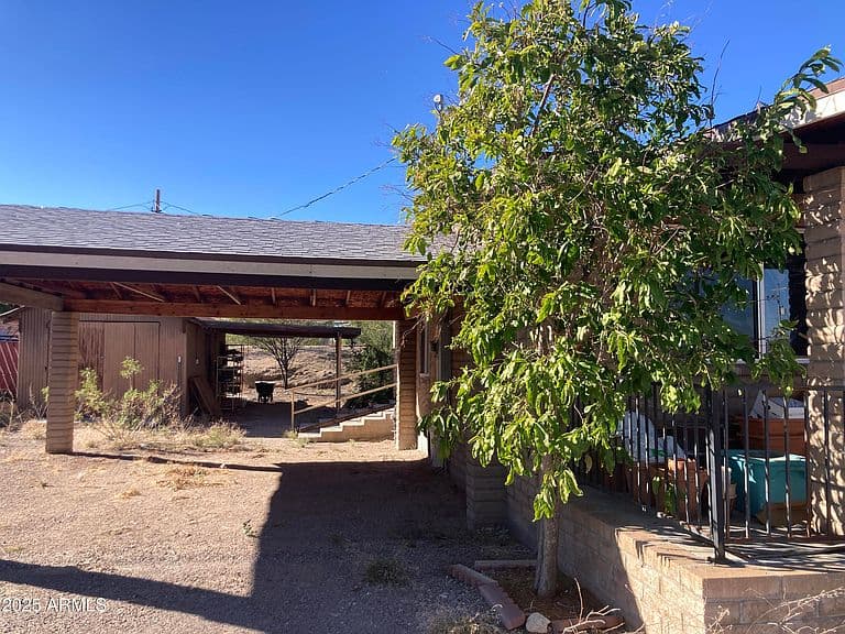 1245 N THOMPSON Avenue photo 2