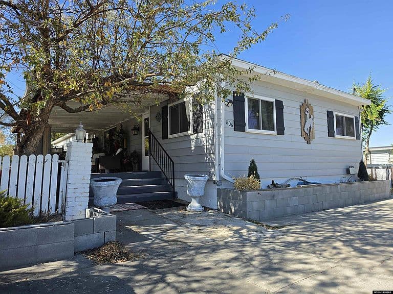 806 2nd Ave W photo 1