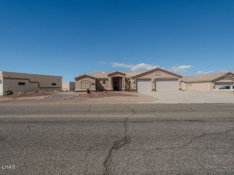 1311 Aviation Dr photo 2