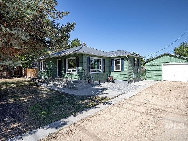 910 W Orchard Ave photo 2