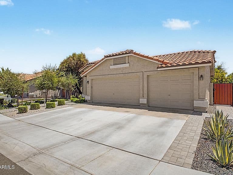1611 W WINCHESTER Way photo 2