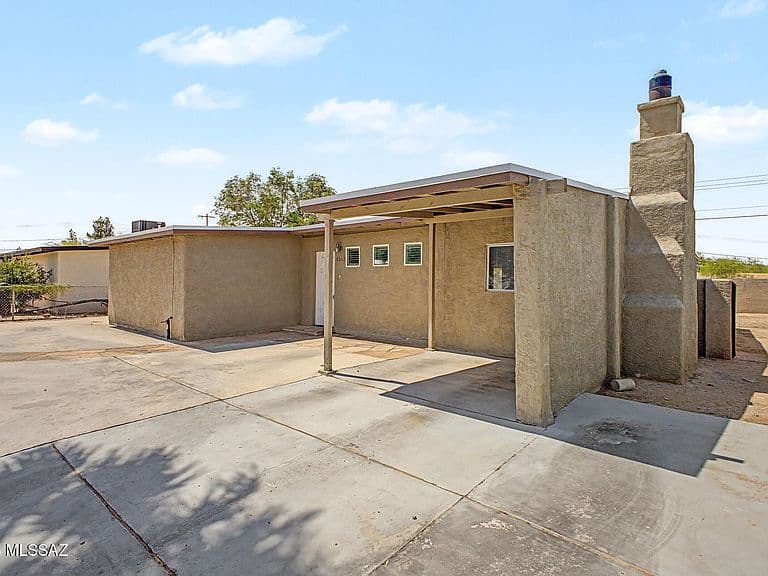 4182 E Valentine St photo 3