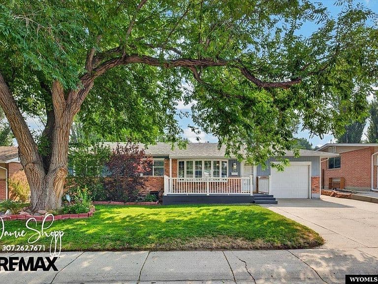 1321 Hazelwood Dr photo 1