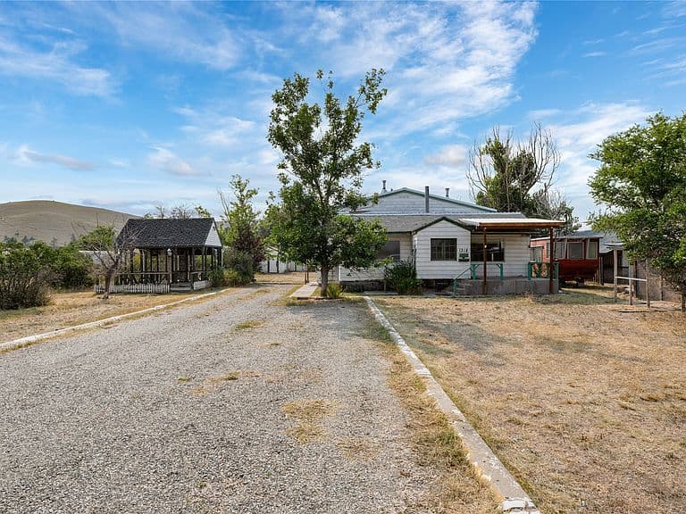 1318 Williams St photo 3