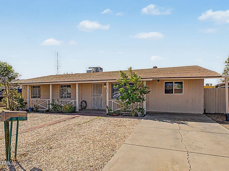 8201 W SELLS Drive photo 2