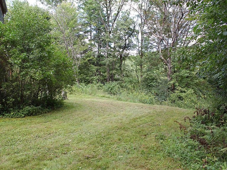 1049 Barker Road photo 4