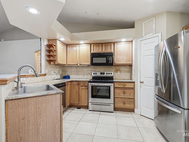 2627 N Morrow Ave photo 4