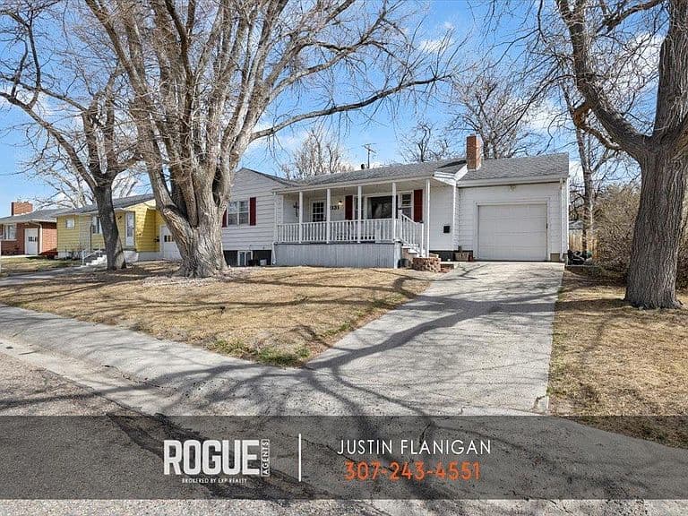 2131 Hyview Dr photo 3