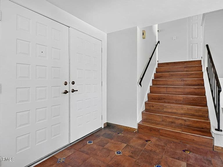 2119 E CROCUS Drive photo 5