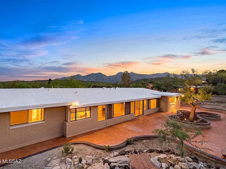 3430 N Calle De Beso photo 2
