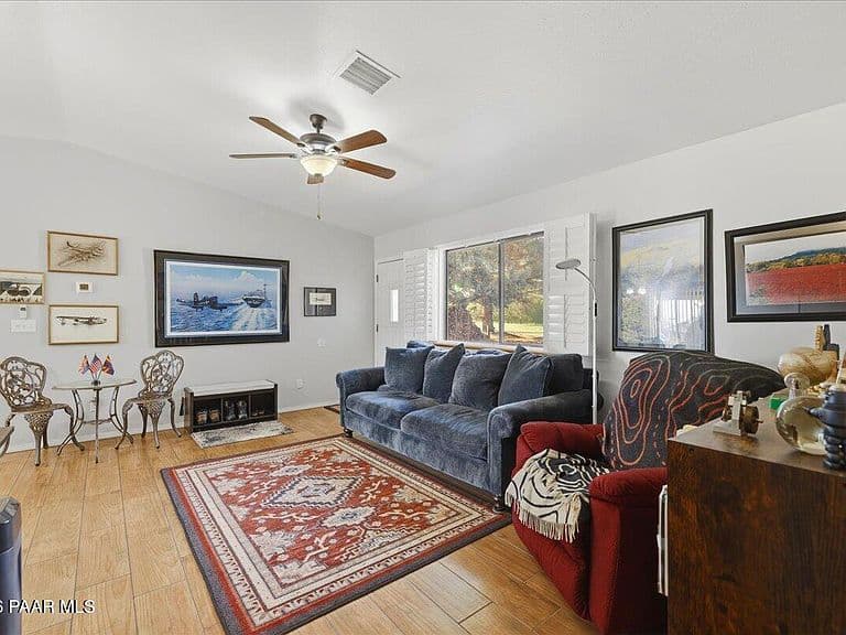 2811 N Cedar Springs Ln photo 3