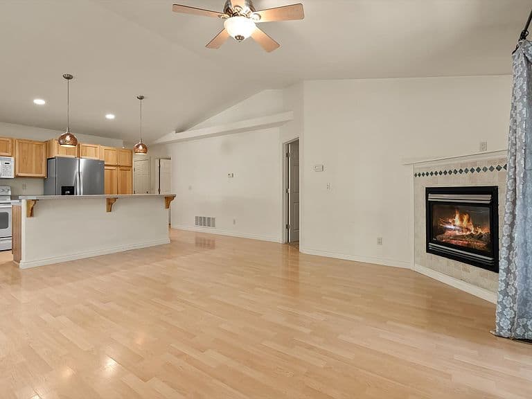 810 Ashley Dr photo 2