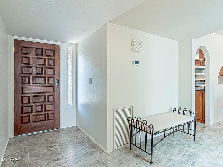 219 E Calle Zafiro photo 3