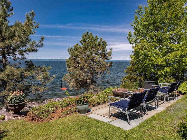 33 Eastman Way photo 5