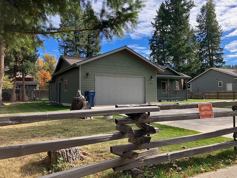 1403 Renwood Dr photo 4